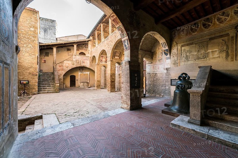 Courtyard, Palazzo del Popolo, San Gimignano, Province of Siena, Tuscany, Italy, UNESCO World Heritage Site, Europe
