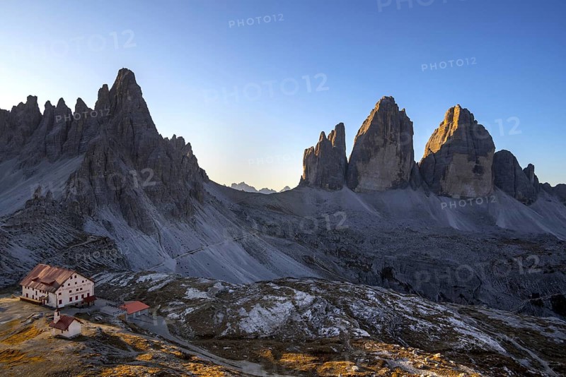 Mountain refuge Dreizinnenhütte, Rifugio Antonio Locatelli at sunrise and the Drei Zinnen, Tre Cime di Lavaredo in the Dolomites, South Tyrol, Italy, Europe