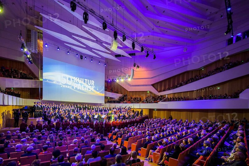 The Kulturpalast Dresden is a modernist GDR building designed by architect Wolfgang HÃ¤nsch. Ballroom for the reopening