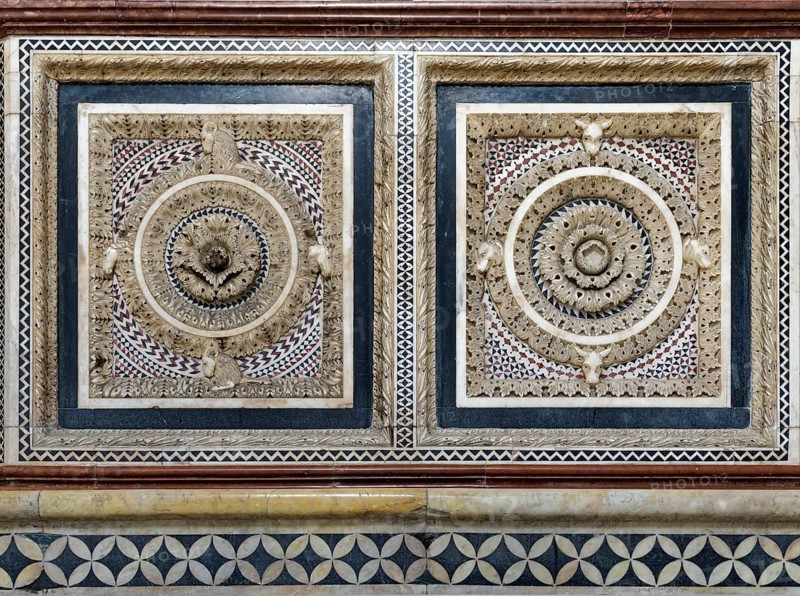 Decorative roses with animal heads, marble, detail baptismal fountain, sculptor Guido Bigarelli, 1246, Romanesque, Baptistery, Battistero di Pisa, Miracles Square, Piazza dei Miracoli also Campo dei Miracoli, Piazza del Duomo, Pisa, Tuscany, Italy, UNESCO World Heritage Site, Europe