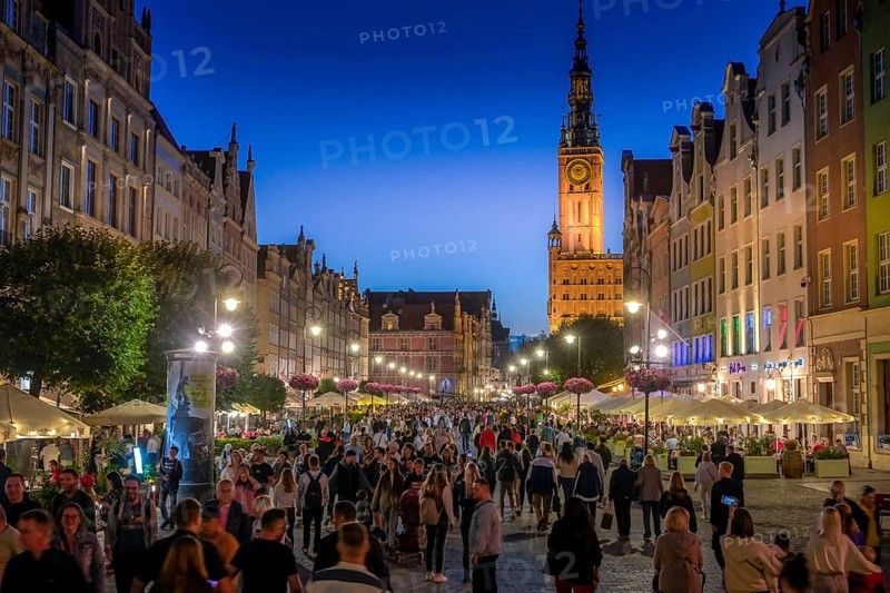 Tourists, City Hall, Patrician Houses, Long Market, Old Town, Gdansk, Pomeranian Voivodeship, Poland, Europe