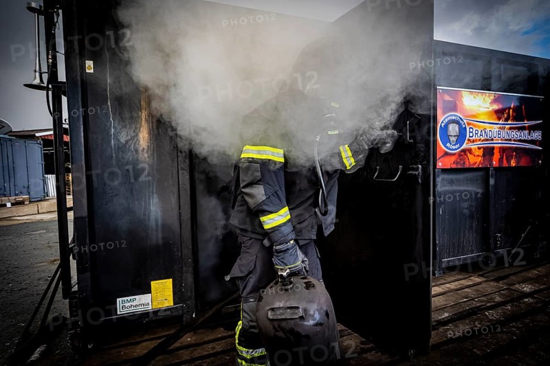 Hot training in the training container