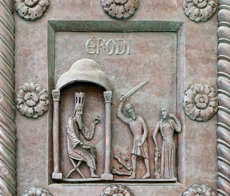 Herod and the Infanticide at Bethlehem, detail Porta di San Ranieri, sculptor Bonanus of Pisa, Bonanno Pisano, 1180, Romanesque, Cathedral, Cattedrale Metropolitana Primaziale di Santa Maria Assunta, Miracles Square, Piazza dei Miracoli also Campo dei Miracoli, Piazza del Duomo, Pisa, Tuscany, Italy, UNESCO World Heritage Site, Europe