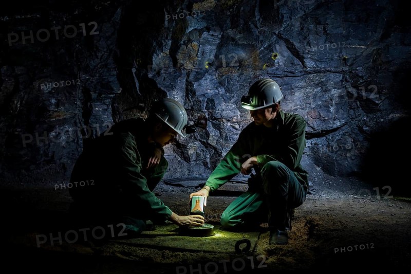 Reiche Colliery Students work in the underground blast chamber