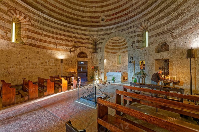 Round central room, Oratorio di San Galgano sul Montesiepi, Chiusdino, Tuscany, Italy, Europe