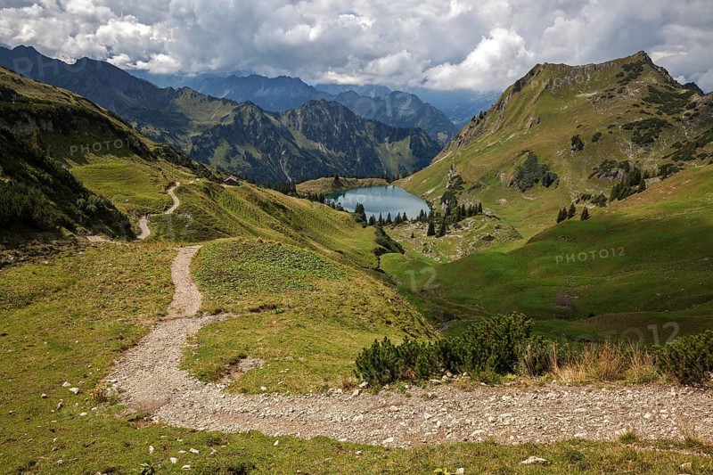 View of Seealpsee, Seeköpfel and AllgÃ¤u Alps, Nebelhorn, Oberstdorf, OberallgÃ¤u, AllgÃ¤u, Bavaria, Germany, Europe