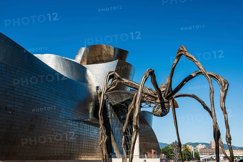 Guggenheim Museum Bilbao, Architect Frank O. Gehry, Sculpture Maman by Louise Bourgeois, Bilbao, Basque Country, Spain, Europe