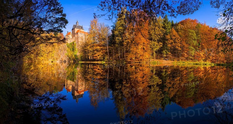Kriebstein Castle rises on a steep rock above the Zschopau. Within the large group of hilltop castles, it embodies the type of mountain Spornburg: it lies on the outermost spur of a mountain spur around which the Zschopau flows in a wide curve on three sides