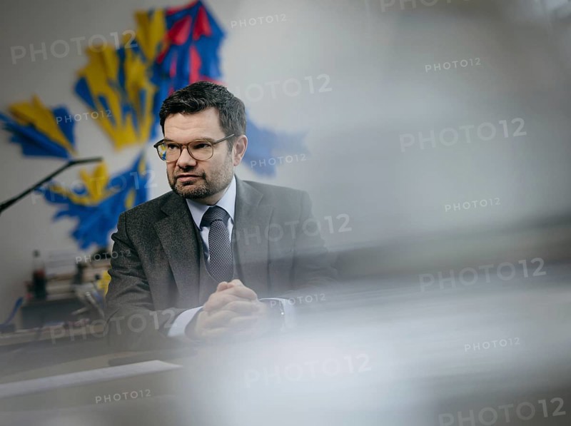 Marco Buschmann (FDP), Bundesminister der Justiz, aufgenommen im Rahmen eines Interview fue NBR in Berlin, 12.12.2023