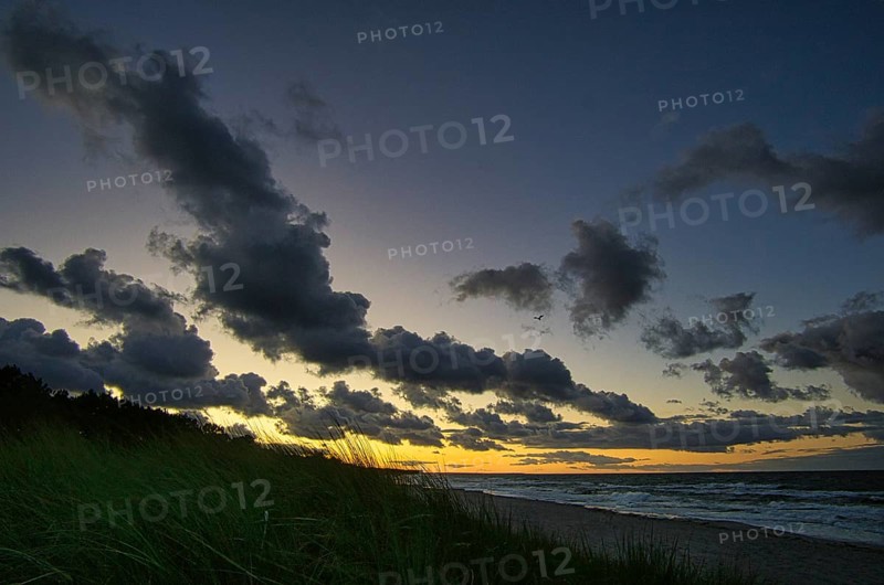 Sunset on the baltic coast with clouds in the sky. in addition, the sound of the sea and a fresh breeze around the nose