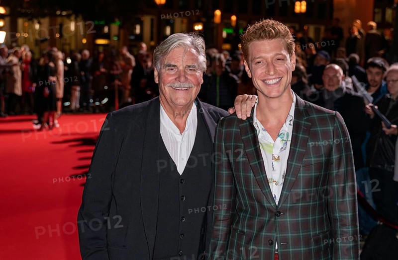 FRANKFURT AM MAIN, Deutschland, 18. Oktober 2019: Daniel Donskoy und Peter Simonischek bei ihrer Ankunft auf dem Roten Teppich beim Hessischen Film- und Kinopreis 2019, Red Carpet, Frankfurt am Main.
