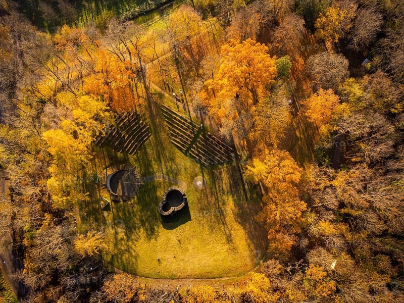 The Wiprechtsburg Groitzsch in the town of the same name is an outstanding archaeological monument with the oldest known stone buildings in Saxony. It was the castle of the important Count Wiprecht von Groitzsch in the late 11th and early 12th centuries and one of the largest complexes in the region