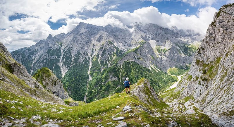 Mountaineer climbing the Waxenstein, Wetterstein Mountains, Garmisch-Patenkirchen, Bavaria, Germany, Europe