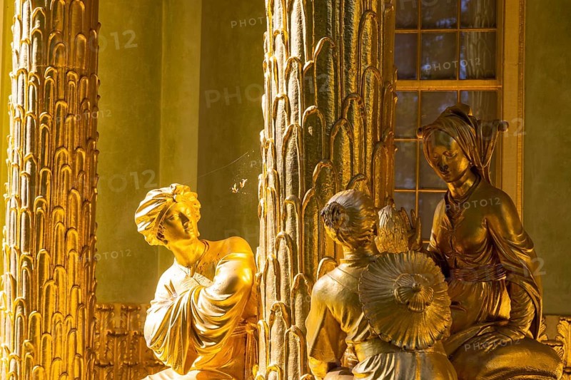 Restored Chinese tea house (1755-1764) with gilded statues, 18th-century porcelain