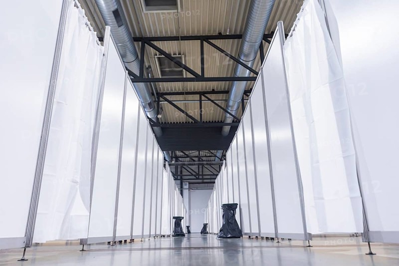 From 14 November to the beginning of January 2023, the Dresden City Council will temporarily use part of the Dresden Trade Fair Centre as refugee accommodation, which will be operated by the Johanniter. Since an increase in the number of refugees, especially from Ukraine, is to be expected due to the season