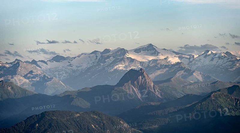 Evening atmosphere, view of Grossvenediger and Venediger group in the Hohe Tauern, in front Grosser Rettenstein, dramatic mountain landscape, view from Scheffauer, Tyrol, Austria, Europe