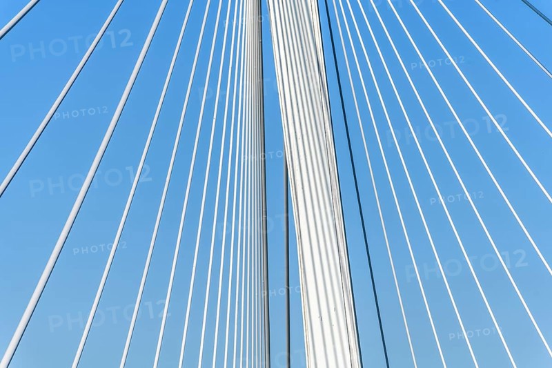 Die Deux-Rives-Fussgängerbrücke zwischen Deutschland und Frankreich in Kehl und Strassburg, ein Symbol der grenzüberschreitenden Zusammenarbeit. Bas-Rhin, Collectivite europeenne d'Alsace, Grand Est