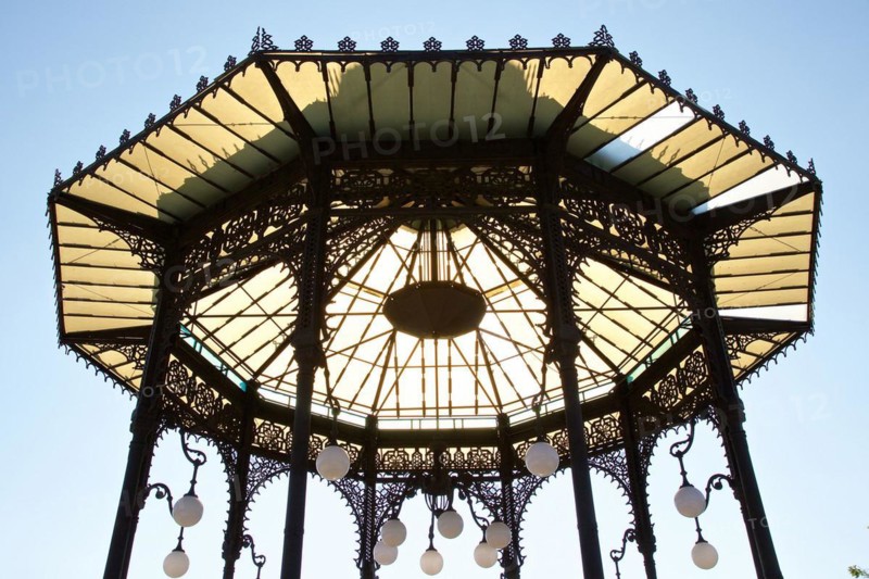 Backlight, octagonal pavilion, detail, Parco Maestranze, park, Villa Bellini, Catania, Old Town, Baroque Old Town, Eastern Cuisine, Sicily, Italy, Europe