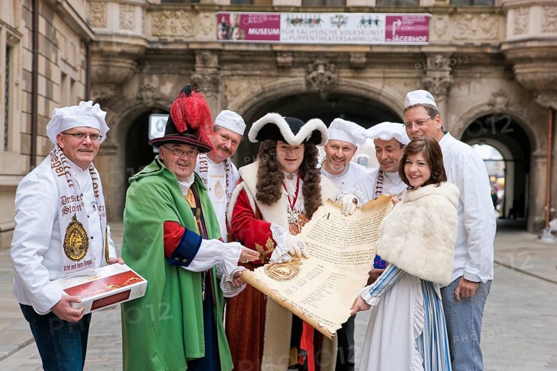 Handover of the giant tunnel decree