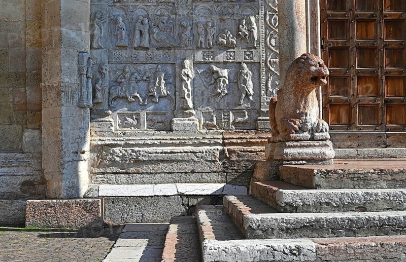 Basilica of San Zeno Maggiore, the lion at the entrance