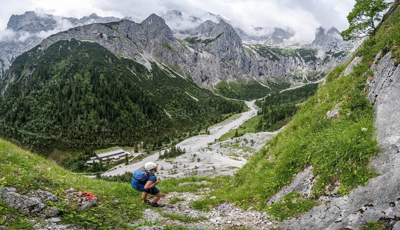 Höllentalangerhütte, mountaineer climbing Waxenstein, Wetterstein Mountains, Garmisch-Patenkirchen, Bavaria, Germany, Europe