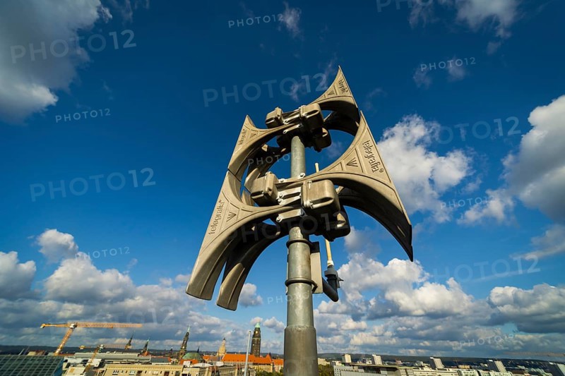 Siren system on a high-rise building in Dresden. It is used to warn the population quickly and effectively in exceptional dangerous situations and to inform them if necessary. Electronic sirens, which can emit both signal tones and voice announcements, are installed almost everywhere in the city. The siren signals are regulated uniformly in Saxony