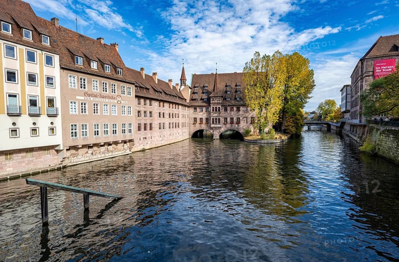 Heilig-Geist-Spital and river Pegnitz, in autumn, Old Town, Nuremberg, Middle Franconia, Bavaria, Germany, Europe