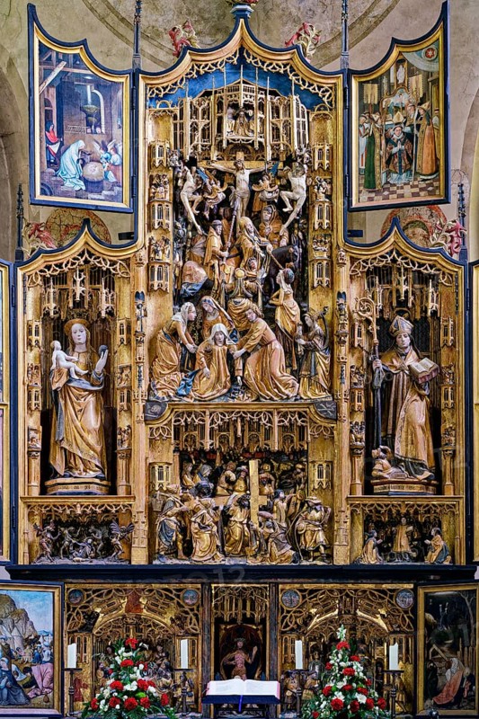 Central carved winged altar with predella, above Crucifixion of Jesus, below Carrying of the Cross, left Madonna with Child, right Saint Lambertus, work of the Lukas Guild Antwerp, Late Gothic, Sankt Lambertus, Affeln, Neuenrade, Märkischer Kreis, Sauerland, North Rhine-Westphalia, Germany, Europe