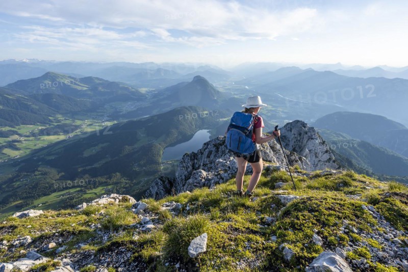 Hintersteiner Lake in the mountains, view from Schaffauer, hiker on a ridge in the mountains, Schaffauer, Wilder Kaiser, Tyrol, Austria, Europe