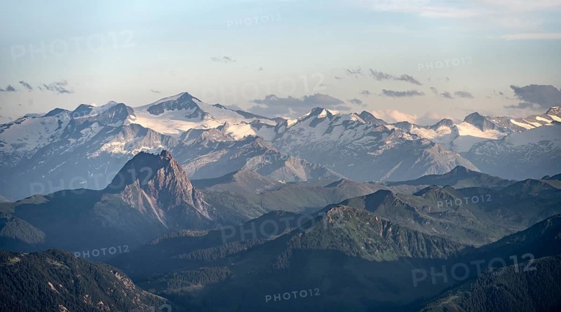 Evening atmosphere, view of Grossvenediger and Venediger group in the Hohe Tauern, in front Grosser Rettenstein, dramatic mountain landscape, view from Scheffauer, Tyrol, Austria, Europe