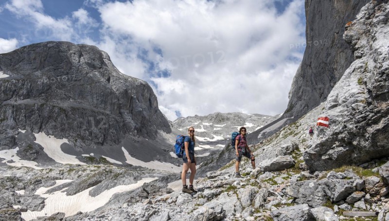 Two hikers on a hiking trail to the Hochkönig, Salzburger Land, Austria, Europe