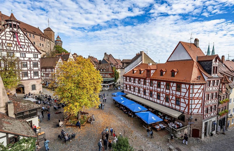 Square at the Tiergärtnertor with half-timbered houses, Pilatus House, at the Kaiserburg, in autumn, Old Town, Nuremberg, Middle Franconia, Bavaria, Germany, Europe