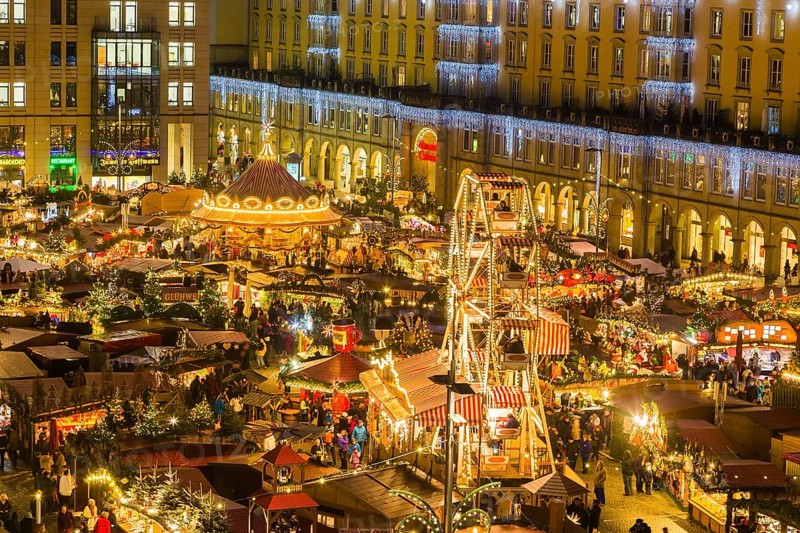 The Striezelmarkt, which has been held since 1434, is the oldest Christmas market in Germany and takes place on the Altmarkt. In 2009 the market was redesigned, a special landmark is for example the world's largest candle arch