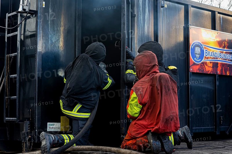 Hot training in the training container