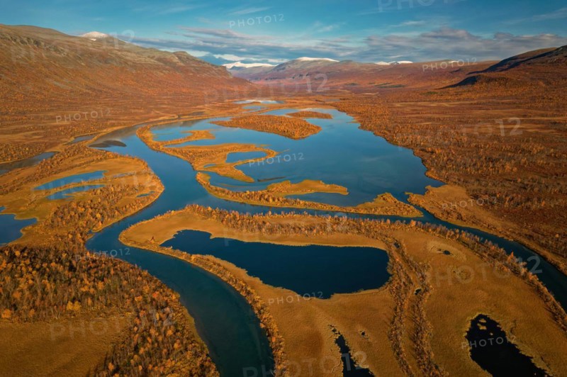 Drone shot, view of the valley Vistasvagge with the meandering river Vistasjakka and countless small lakes, birch forests, autumn, intense colouring, mountain landscape in the background, Nikkaluokta, Kiruna, Gällivare, Norrbottens län, Lapland, Northern Sweden, Sweden, Europe