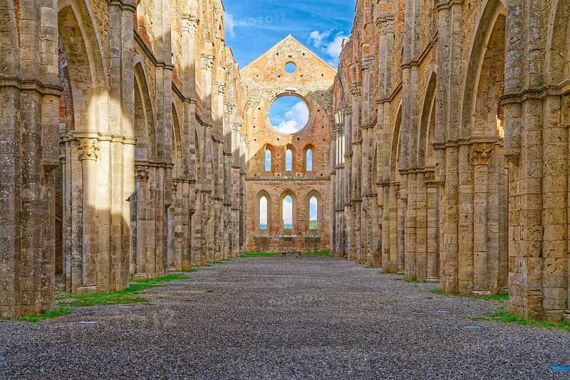 Nave, crossing and choir, church ruins of the Cistercian Abbey of San Galgano, Abbazia San Galgano, Gothic, Chiusdino, Tuscany, Italy, Europe
