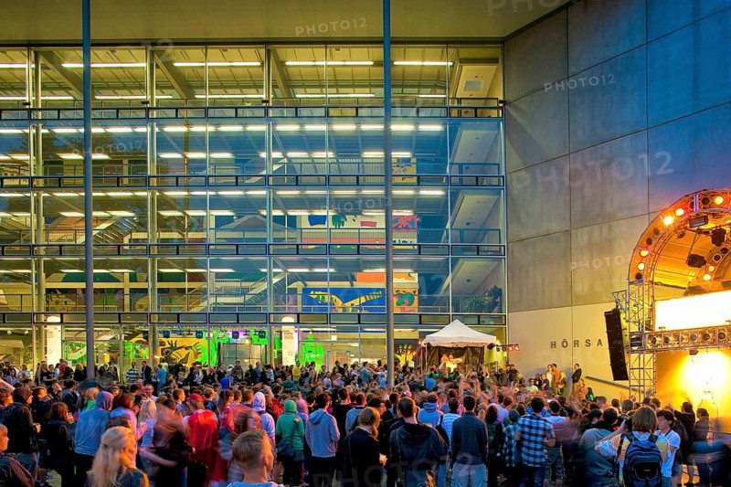 The Dresden Campus Party took place for the 16th time. The crowd rocked on a total of 6 band and party floors