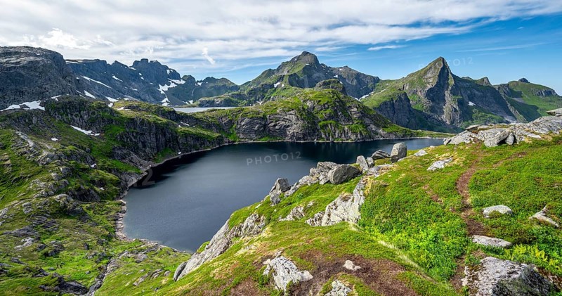 Mountain landscape with rocky peaks and lakes, with mountain Hermannsdalstinden and lakes Tennesvatnet and Krokvatnet, Moskenesoya, Lofoten, Nordland, Norway, Europe