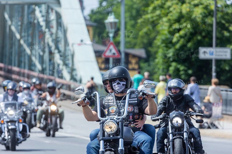 Harley Days Dresden, big ride through the city, here at the Elbe bridge Blaue Wunder