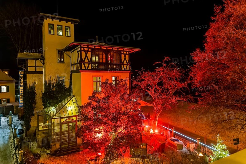Christmas decorations at Villa Marie on the banks of the Elbe in Blasewitz