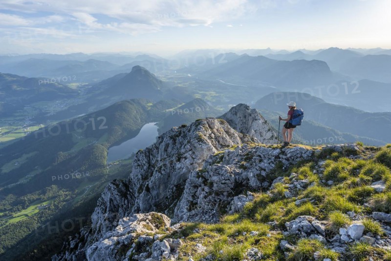 Hintersteiner Lake in the mountains, view from Schaffauer, hiker on a ridge in the mountains, Schaffauer, Wilder Kaiser, Tyrol, Austria, Europe