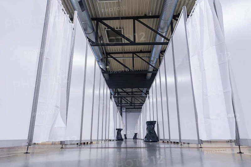 From 14 November to the beginning of January 2023, the Dresden City Council will temporarily use part of the Dresden Trade Fair Centre as refugee accommodation, which will be operated by the Johanniter. Since an increase in the number of refugees, especially from Ukraine, is to be expected due to the season