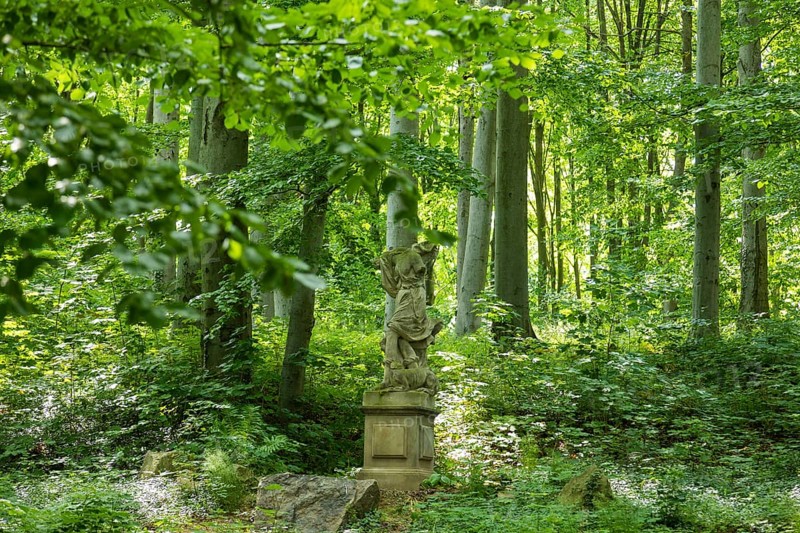 Naundorf is a district of the Saxon district town of Dippoldiswalde in the Sächsische Schweiz-Osterzgebirge district. The landscape park with the Otto's Eck observation tower belongs to the castle