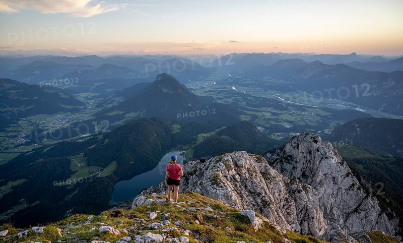 Evening atmosphere, mountaineer at the summit of the Scheffauer, view of Hintersteiner See and Inntal, Kaisergebirge, Wilder Kaiser, Kitzbühler Alps, Tyrol, Austria, Europe