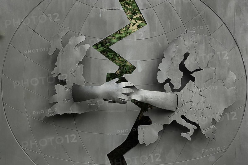 Sculpture for international reconciliation, metal plate, grey, Europe, map, political, monument, separation, broken, fracture, detail, state border, hand, give, handshake, international, England, Great Britain, reconciliation, dialogue, connection, symbol, peace, cross, interaction, St. Stephan Church, Würzburg, Lower Franconia, Franconia, Bavaria, Germany, Europe