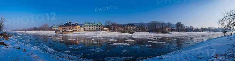 Ice drift on the Elbe in Dresden Pillnitz