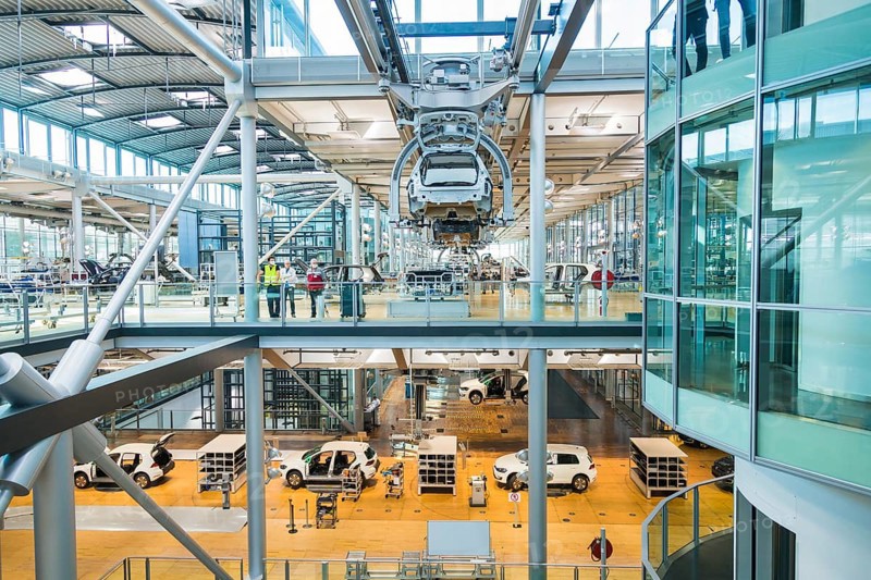 Transparent production in the Transparent Factory. After the phasing out of the Phaeton production, the new electrically rubbed model Galf and ID.3 are produced here