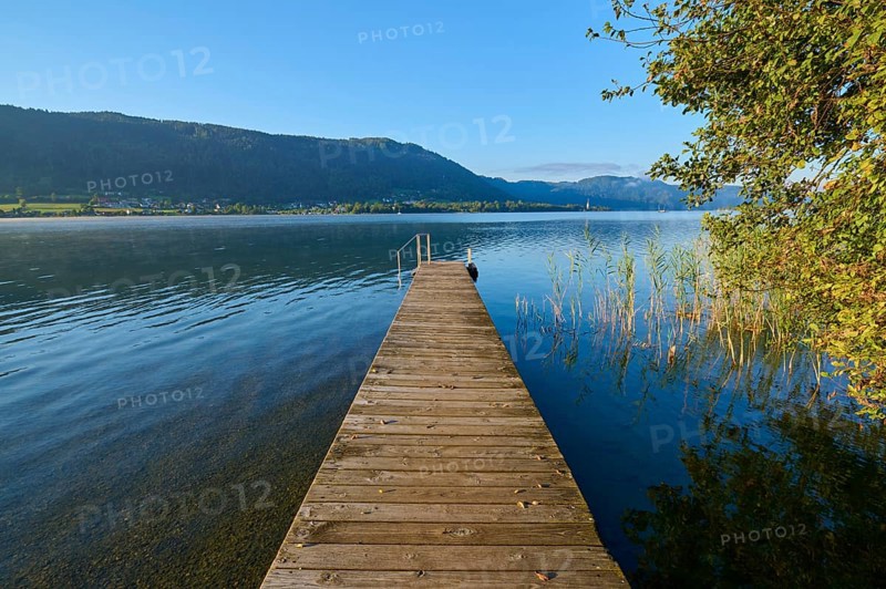 Lakeside, bathing jetty, morning, summer, Steindorf am Lake Ossiach, Lake Ossiach, Carinthia, Austria, Europe
