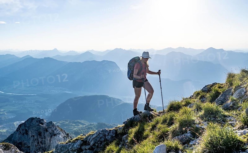 Mountaineer on a ridge path, traversing the Hackenköpfe, behind summit, Scheffauer, rocky mountains of the Kaisergebirge, Wilder Kaiser, Kitzbühler Alps, Tyrol, Austria, Europe