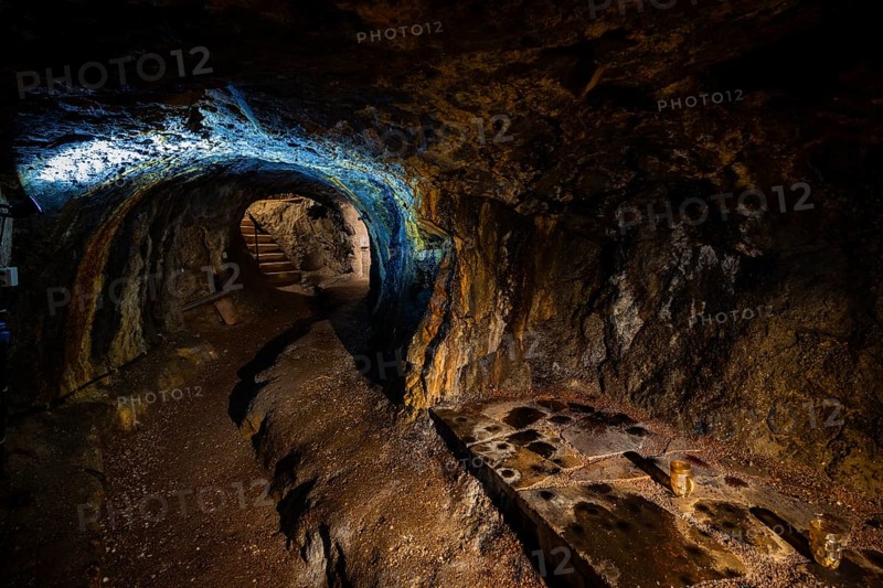 The total length of the passages under Geithain is 1100 m, of which 412 m are currently accessible. It is assumed that the beginnings of the gradual development of the underground passage system lie in the turbulent time in front of the foundation of the town. Guided tours through the passages are possible on request